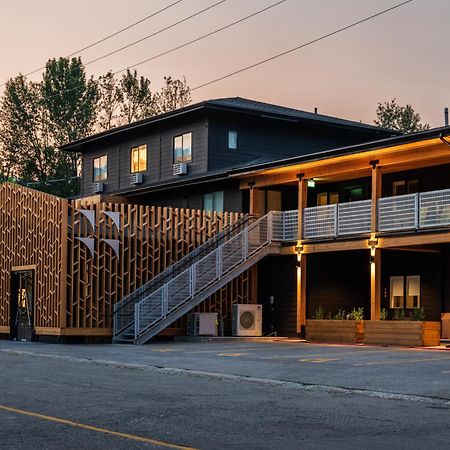Vrge Revelstoke Hotel ภายนอก รูปภาพ