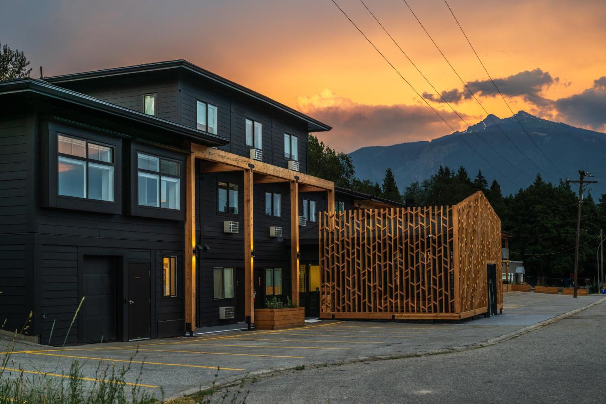 Vrge Revelstoke Hotel ภายนอก รูปภาพ