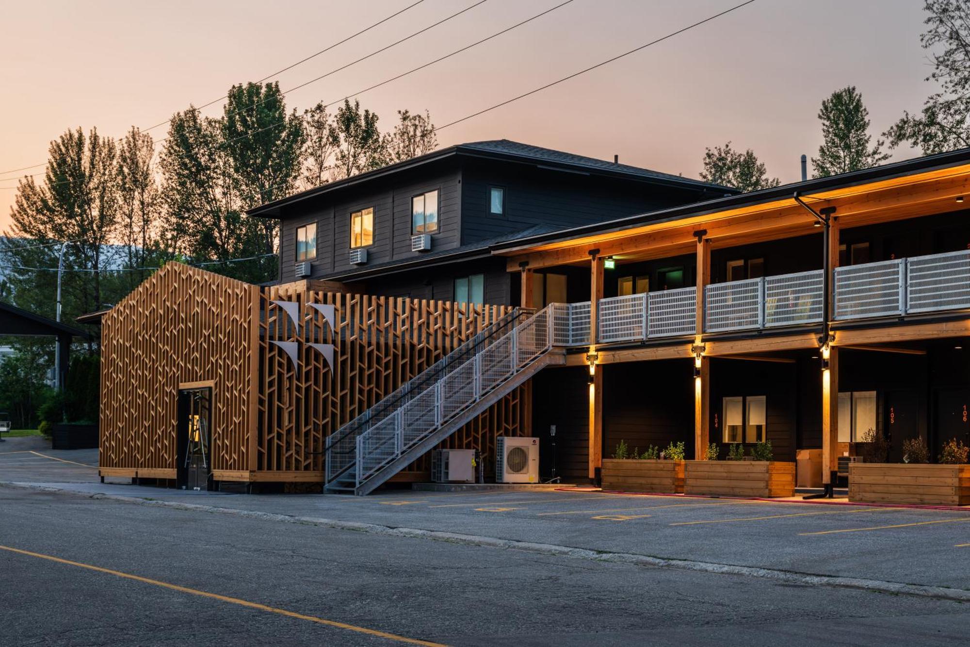 Vrge Revelstoke Hotel ภายนอก รูปภาพ