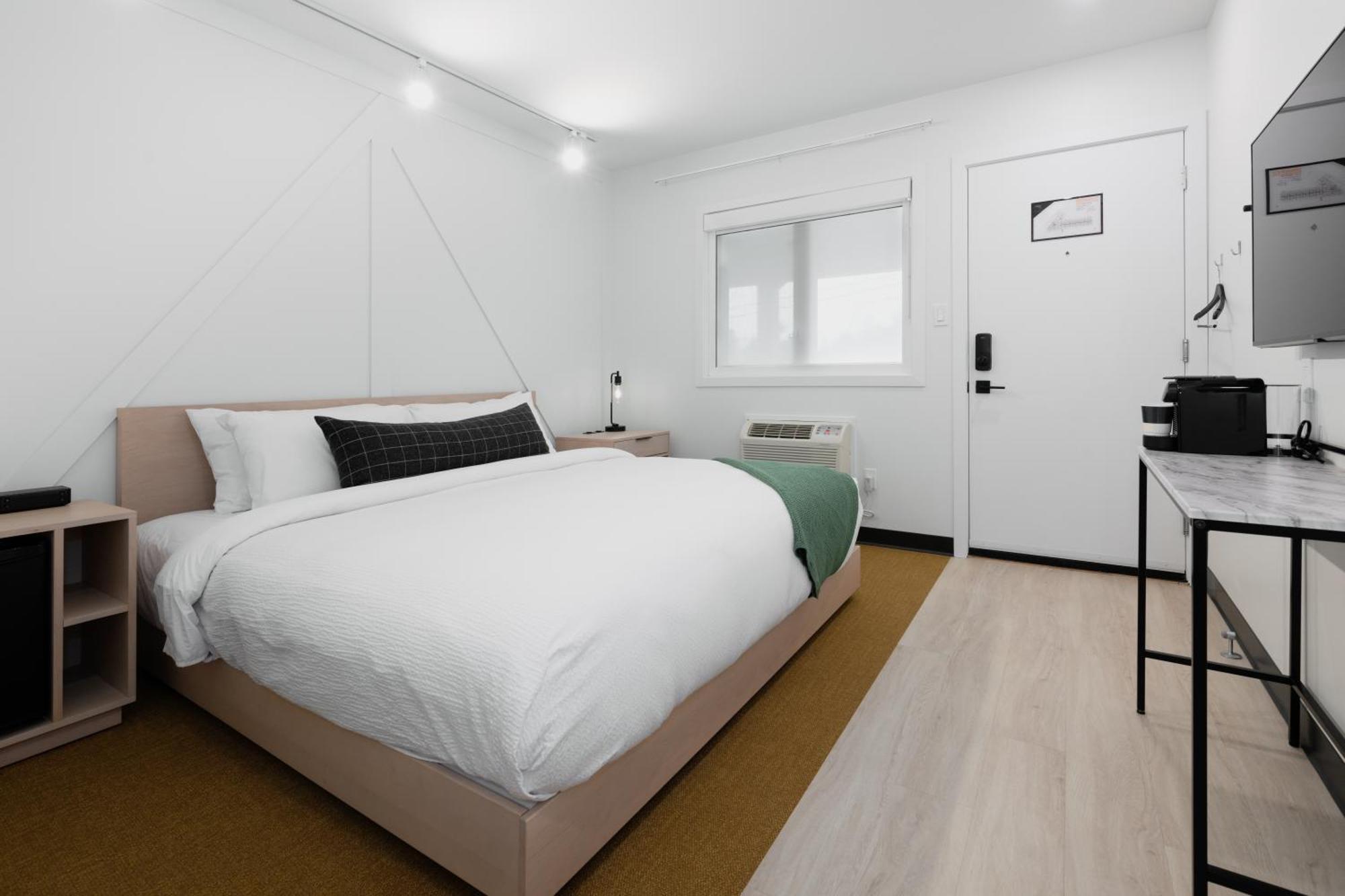 Vrge Revelstoke Hotel ภายนอก รูปภาพ