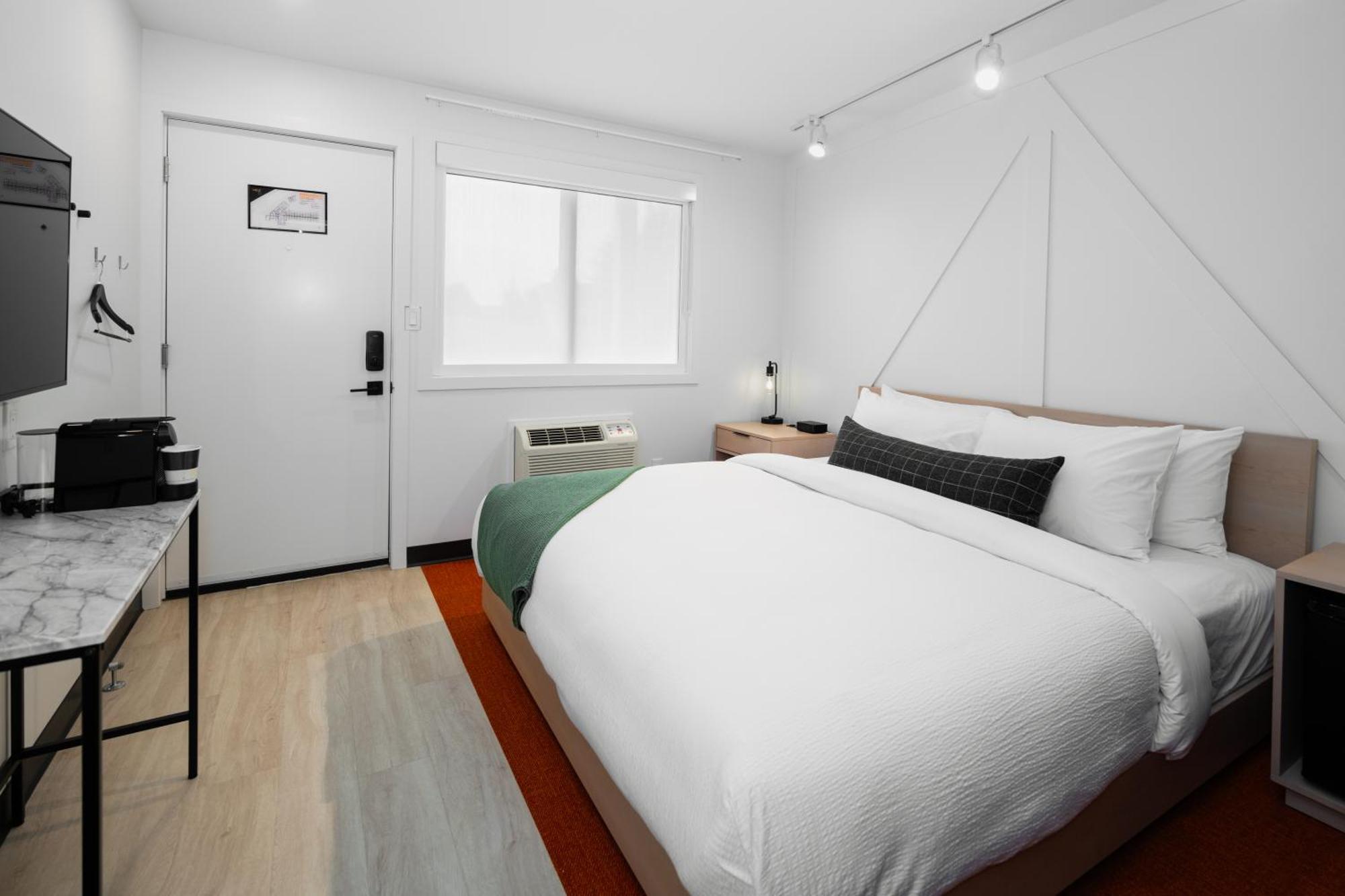 Vrge Revelstoke Hotel ภายนอก รูปภาพ