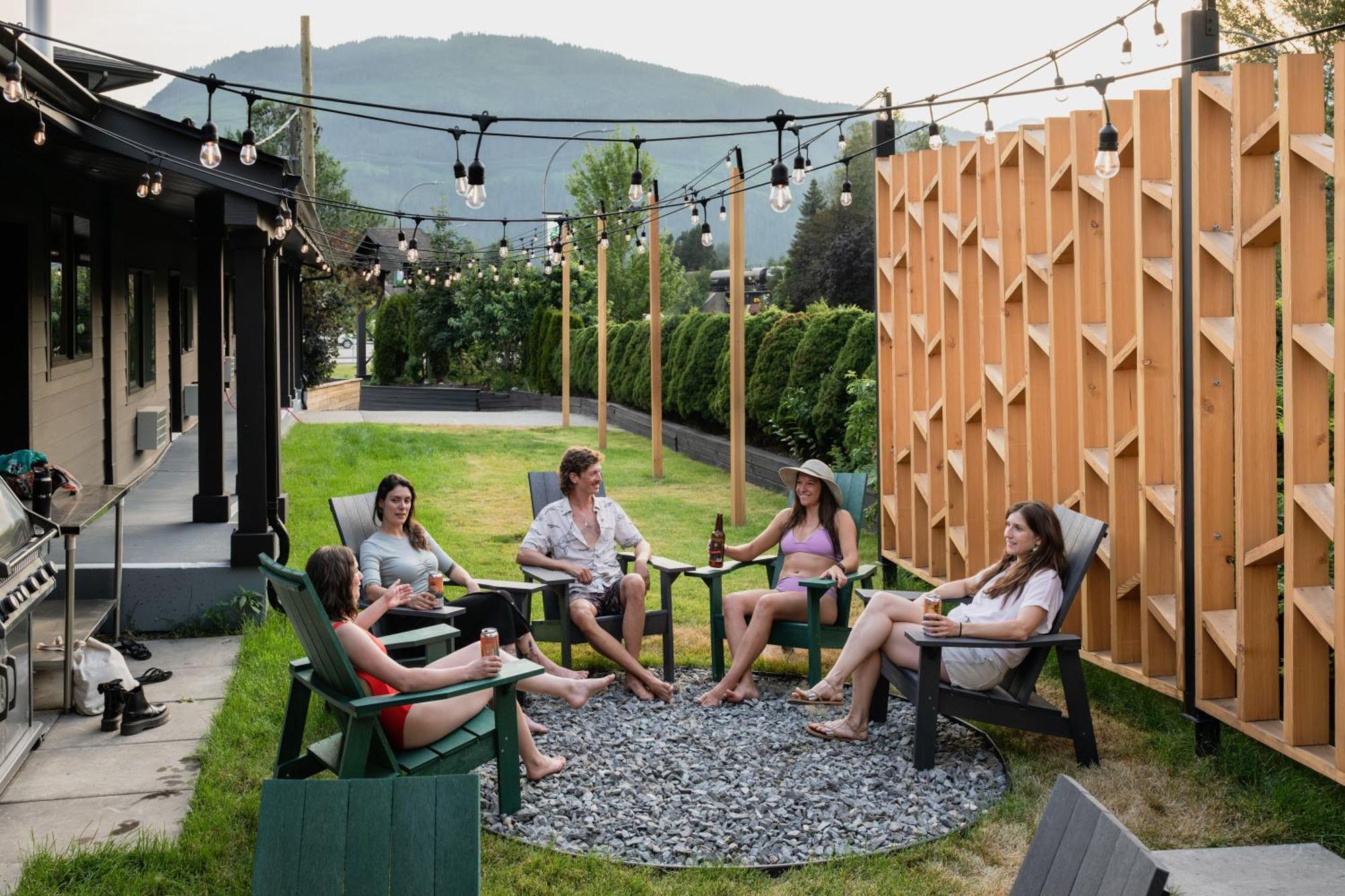 Vrge Revelstoke Hotel ภายนอก รูปภาพ